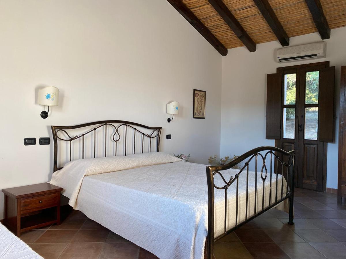 Li Paduleddi Country Guest House Olbia Dış mekan fotoğraf